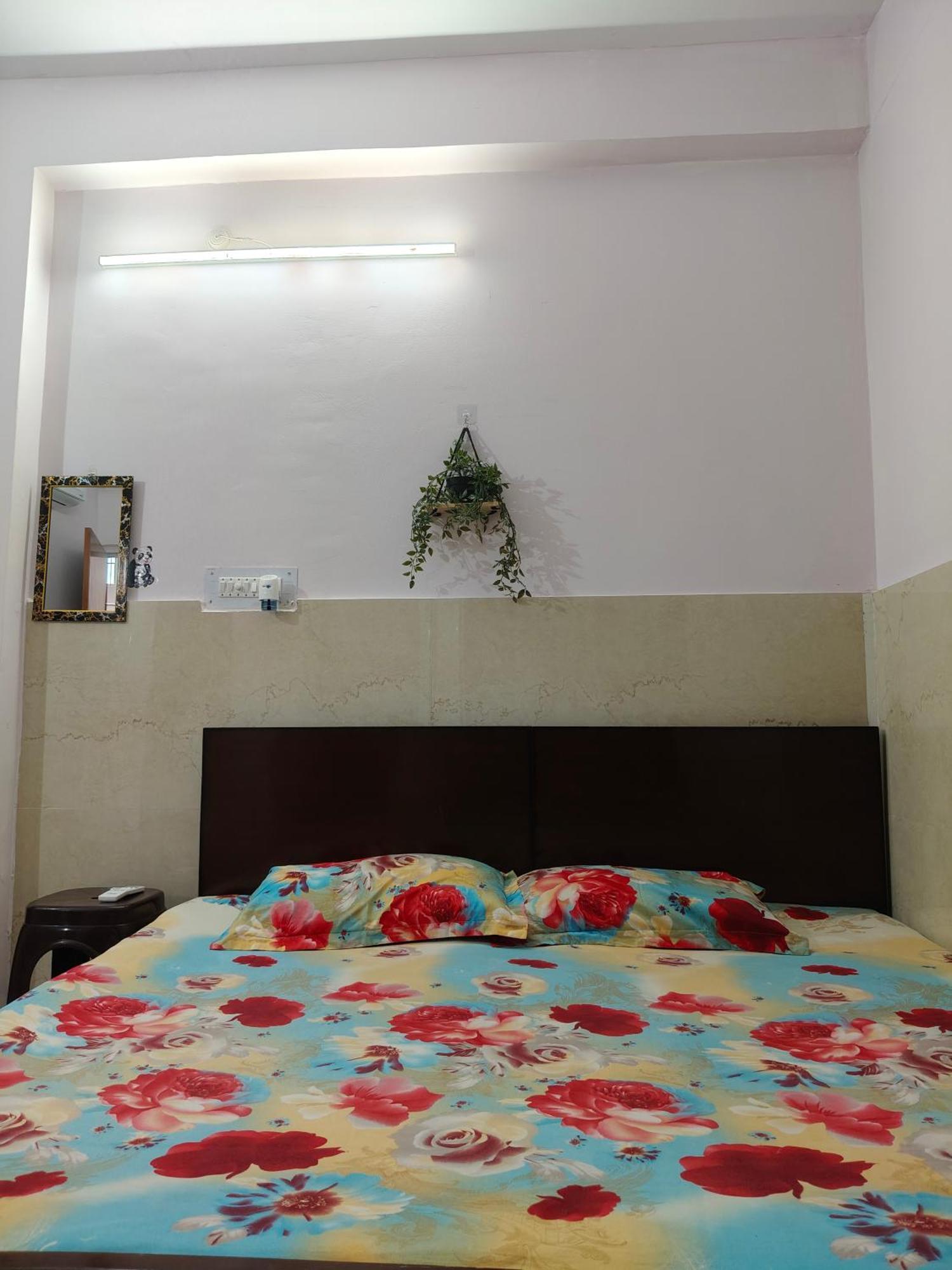 Sharda Homestay Ayodhya Екстер'єр фото